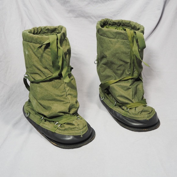 VTG British Military Mukluks Medium Insulated Over Boots Cold Weather Footwear